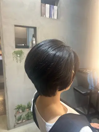 ショート カラー 艶カラー/ベージュ/ ショート/安岡哲兵のヘアスタイル