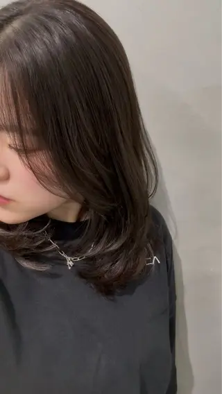 ミディアム カラー 小田 美沙紀のヘアスタイル