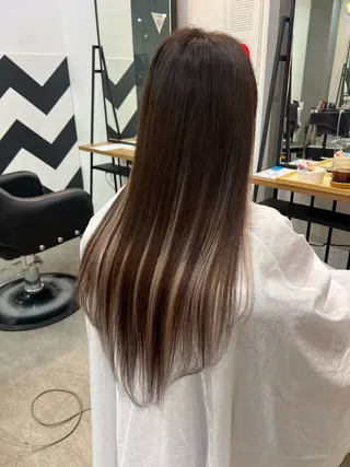 カラー 吉野 瑳桜のヘアスタイル