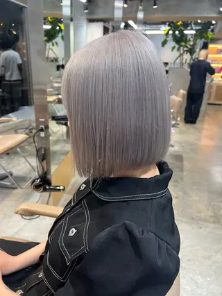 ミディアム ハイトーン💎 ホワイトベージュ坪谷のヘアスタイル