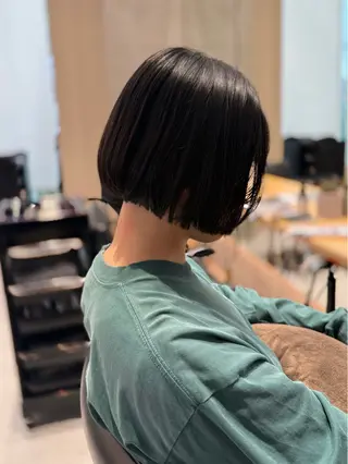 ミディアム カラー ミオ💎ショート 透ける暗髪のヘアスタイル