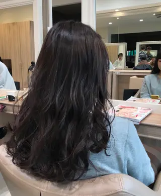 セミロング カラー 当日予約🆗✂︎ ウエモト タクのヘアスタイル