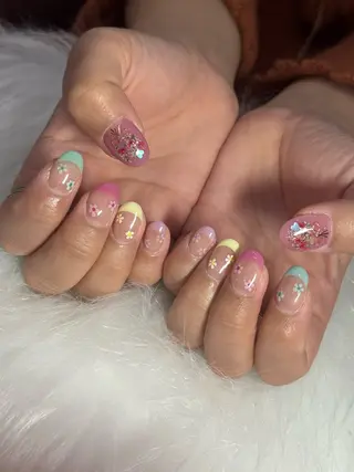 ネイル LAVISH 大和店 emi・:*+のネイルデザイン
