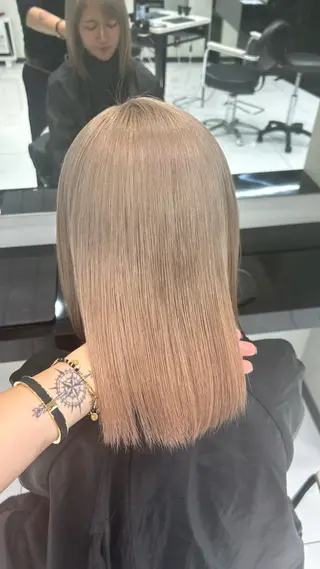 セミロング カラー 【🦋綺麗めハイトー ン🦋】suzunoのヘアスタイル