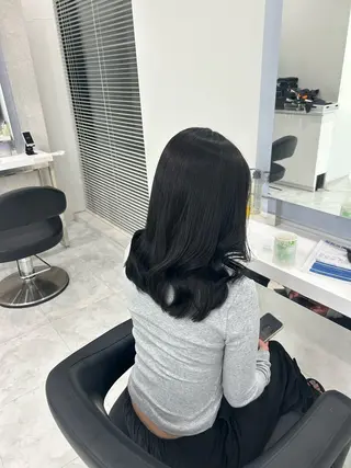 セミロング カラー ヘアアレンジ 🎀RIN🎀 縮毛矯正🩶暗髪のヘアスタイル