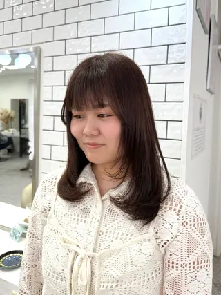 ミディアム LOMARLIE/ NATUMIのヘアスタイル