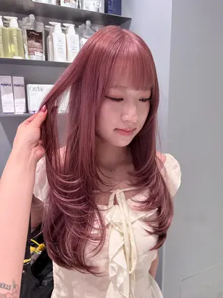 ロング カラー NANA🦖 ハイトーンデザインのヘアスタイル