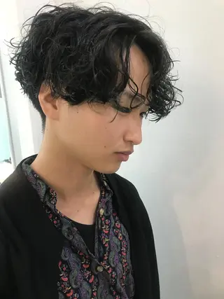 メンズ 💓パーマ，💗 レイヤーカットのヘアスタイル