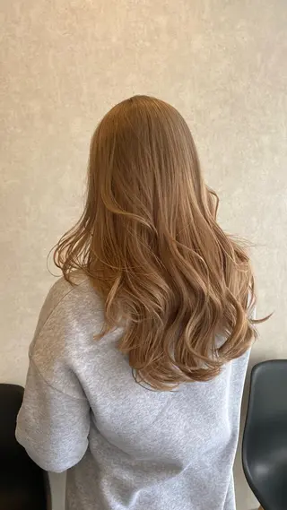 ロング レイヤーカット・透明 感カラー✨️春山栞菜のヘアスタイル