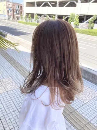 ミディアム 大澤 唯のヘアスタイル