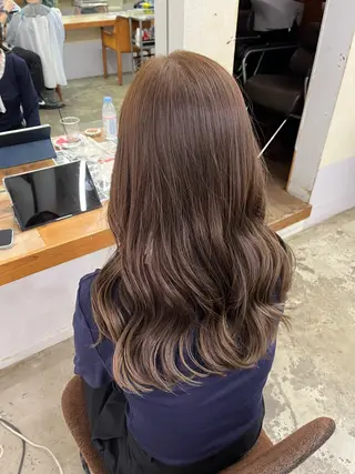 セミロング 波多野 芽衣のヘアスタイル