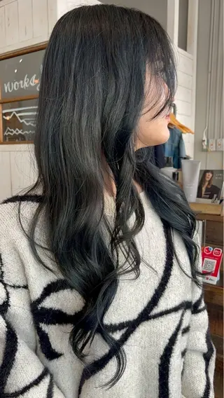ロング 山口 真里亜のヘアスタイル