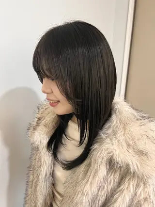 ミディアム カラー 小番 茜海のヘアスタイル