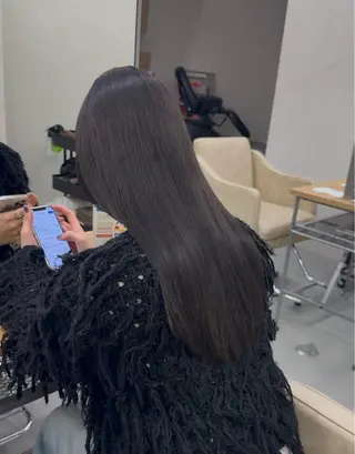 ロング 浅見 茉美のヘアスタイル