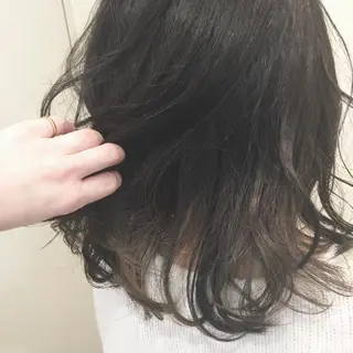 ミディアム カラー 白浜 サキのヘアスタイル