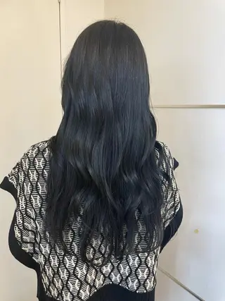 ロング レイヤーカット✖️ 柔らかベージュカラーのヘアスタイル