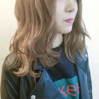 カラー セミロング 伊藤 功士のヘアスタイル