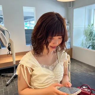 ミディアム カラー パーマ ワタナベ モカ🦢ダブルカラーのヘアスタイル