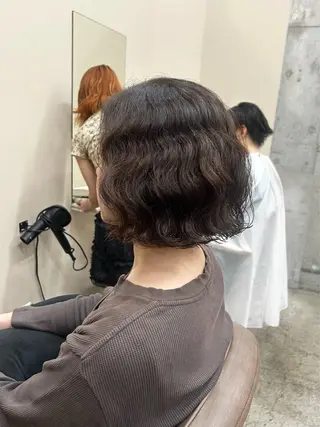 ショート パーマ 顔周りレイヤー/ ふわあいりのヘアスタイル