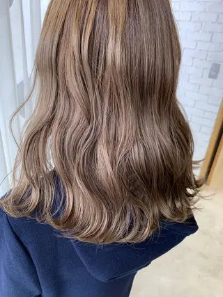 ミディアム カラー LUXBE LUCEのヘアスタイル