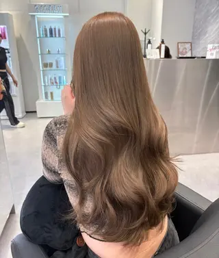 ロング 谷澤 愛のヘアスタイル