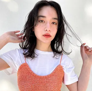 ミディアム パーマ 大人レイヤー×艶髪 小久保　春暁のヘアスタイル