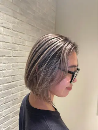 ショート カラー 曲がる縮毛矯正 LIBER 岩名のヘアスタイル