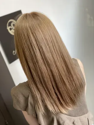 セミロング カラー ハイトーン得意😍 Lumiereのヘアスタイル