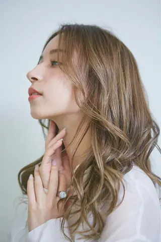 ミディアム ARMONY秋山輝也 コテ巻き風パーマ特化のヘアスタイル