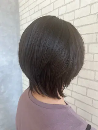 ショート アートディレクター 尾内 友美のヘアスタイル