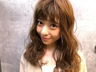 ロング 顔周りレイヤーカット ブリーチminamiのヘアスタイル