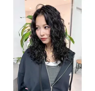 セミロング パーマ ITbyALBUM 中野店のヘアスタイル