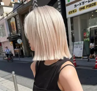 ショート カラー ヘアアレンジ ハッシュカット🩶 レイヤー/ハイトーンのヘアスタイル