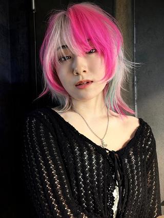 ミディアム カラー ウルフ/レイヤー /ブリーチ/心斎橋のヘアスタイル