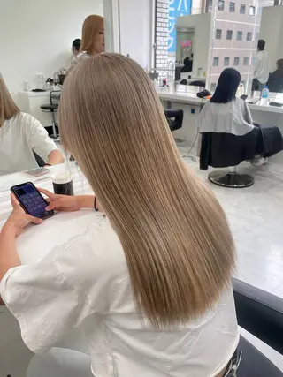 ロング カラー ラベンダー💜 グレージュ🩶のヘアスタイル