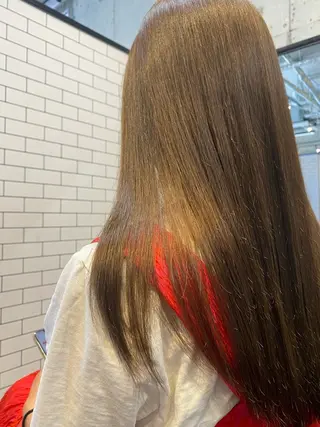 カラー 岡 舞唯のヘアスタイル