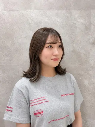 セミロング 韓国ヘアケアブリーチ 莉奈のヘアスタイル