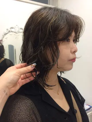 ミディアム パーマ 杏華レイヤー/ パーマ/ハイトーンのヘアスタイル