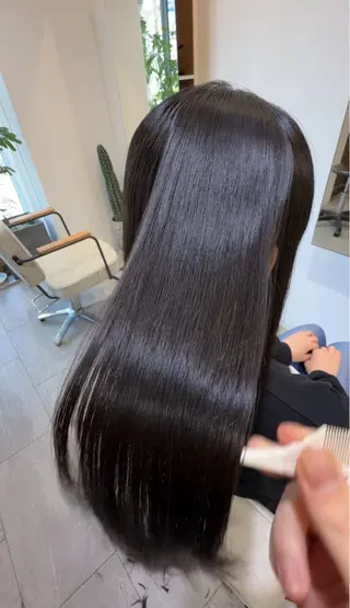 ロング 齋藤 里紗のヘアスタイル