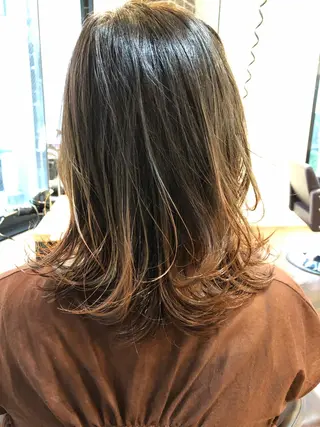 ミディアム カラー 白戸 優樹のヘアスタイル