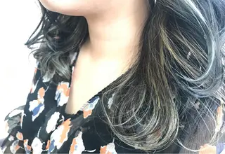 セミロング カラー Oopsレイヤー 加藤澄都のヘアスタイル