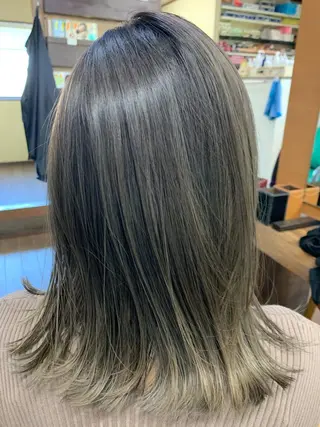 ミディアム 神 甚八のヘアスタイル