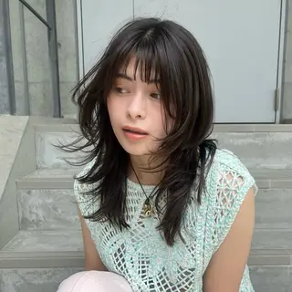 セミロング たおちゃん／レイヤー ／透明感カラーのヘアスタイル