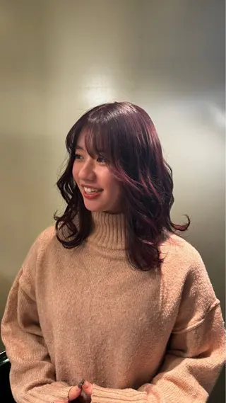 カラー ピエドプール NINAのヘアスタイル
