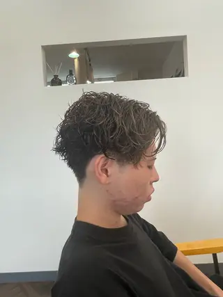 ショート パーマ メンズ 鮎川 竜汰のヘアスタイル