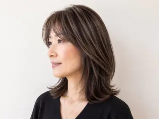 ミディアム 長岡 瑞希のヘアスタイル