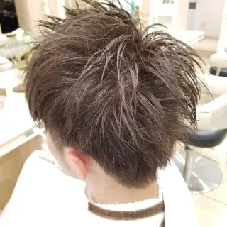 ショート カラー 山内 佐江子のヘアスタイル