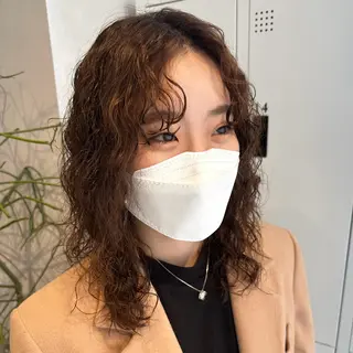 ミディアム パーマ デザインカラー/パー マ🦖外岡咲希🦖のヘアスタイル
