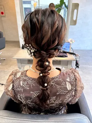 セミロング ヘアアレンジ はやしほのか| ヘアセット×カラーのヘアスタイル