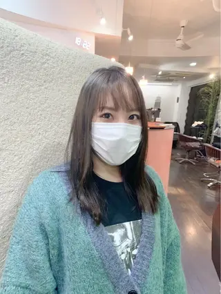 ミディアム カラー 角戸 りおのヘアスタイル